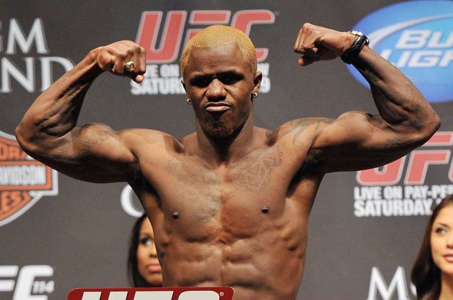 Veterán UFC i Bellatoru chce zápasit, úřady ho z ringu ale vyhánějí. Bojí se, že by zase dostal nakládačku!