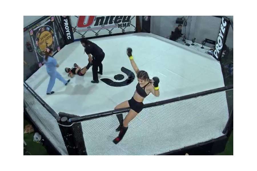 Expresní KO v MMA. Zápasnice padla po 3 sekundách boje!