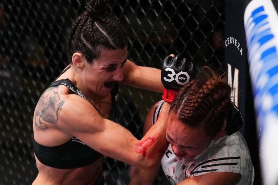 Jatka v UFC. Z dívčí války se stala šikana v kleci