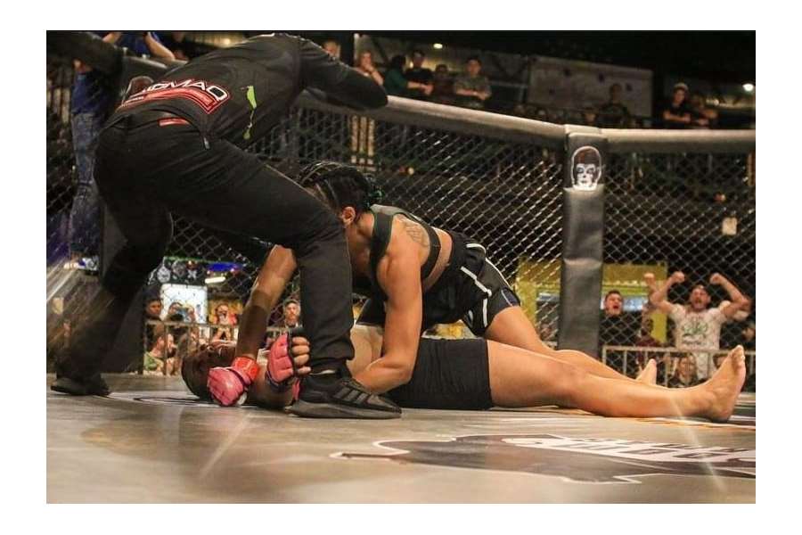 KO za 12 sekund! Bojovnice chce šokovat, překonávat rekordy. Pozná svět novou hvězdu MMA?