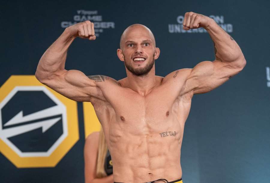 Postava po hodinách v gymu. Chci být silnější a těžší než dřív, řekl slovenský bojovník
