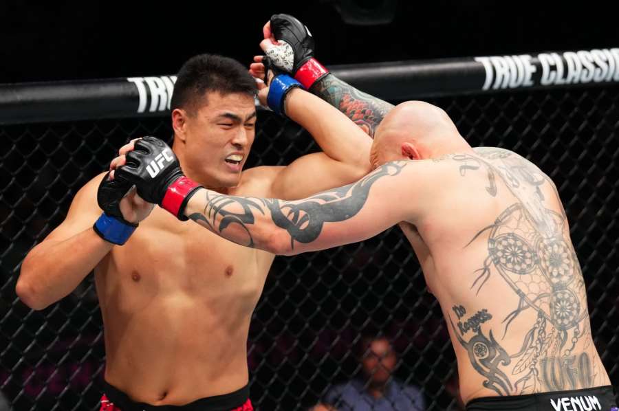 Horský tygr je při chuti. Zničil legendu UFC, pak si řekl o Procházku