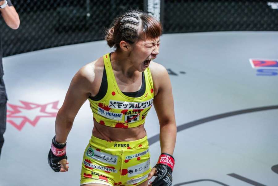Japonka a šílenosti v přípravě? Na svačinku smažený škorpion, tarantule jako příloha