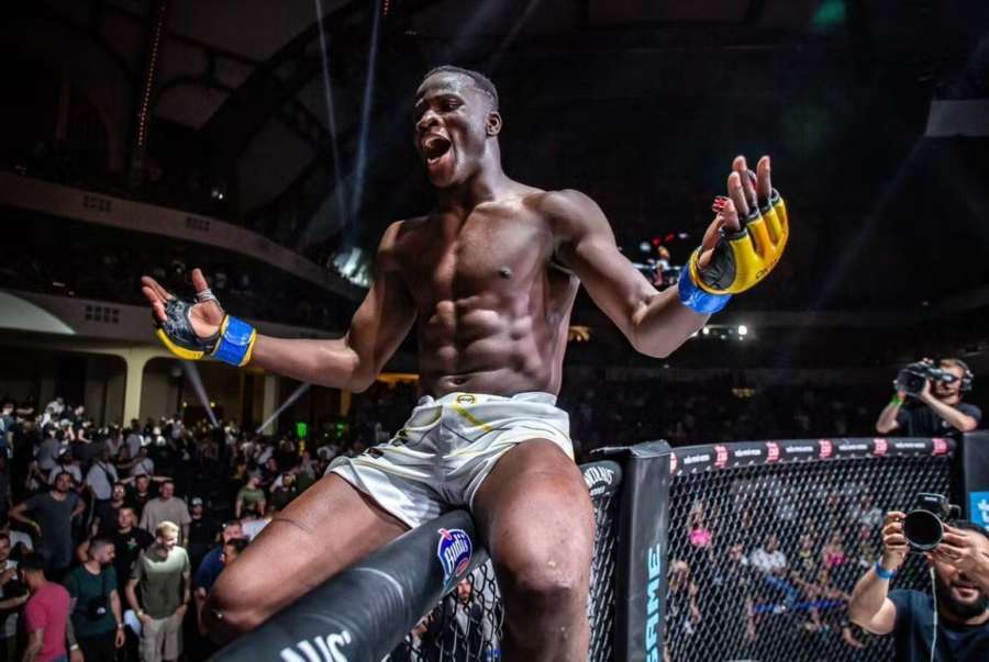 Hořká premiéra v UFC. Keita padl, rozhodly ostré kopy 