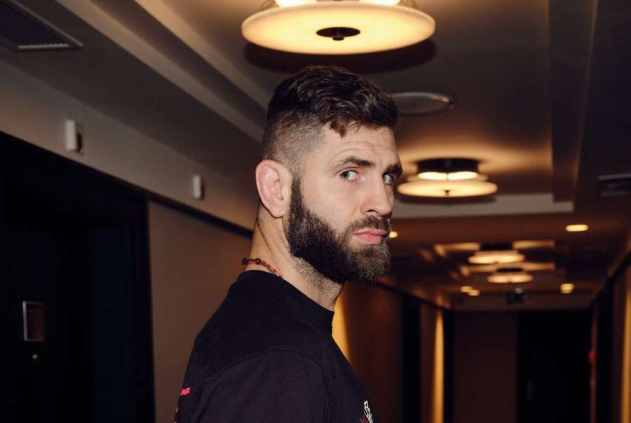 Procházku budete milovat. Jako šampion UFC vám prostě sedí