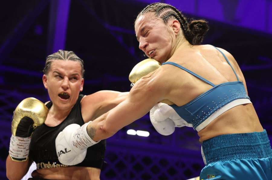 České boxerky bojovaly v Londýně pod organizací Jakea Paula. Kotásková šla o titul