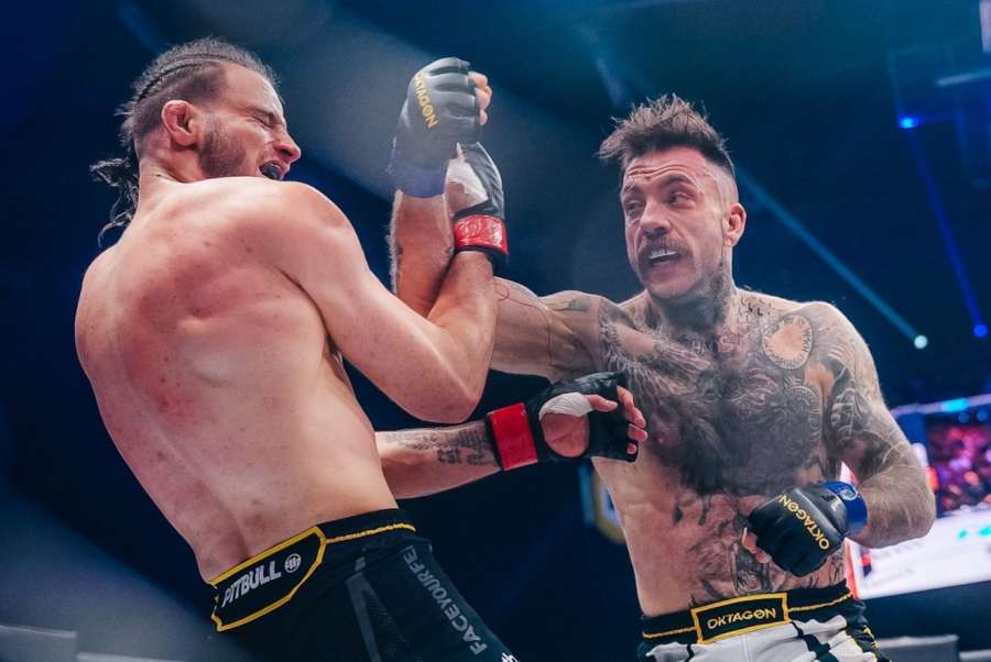 Hála přepnul a připsal si KO. Nevím, jestli se chci sešrotovat, reagoval na oslavy