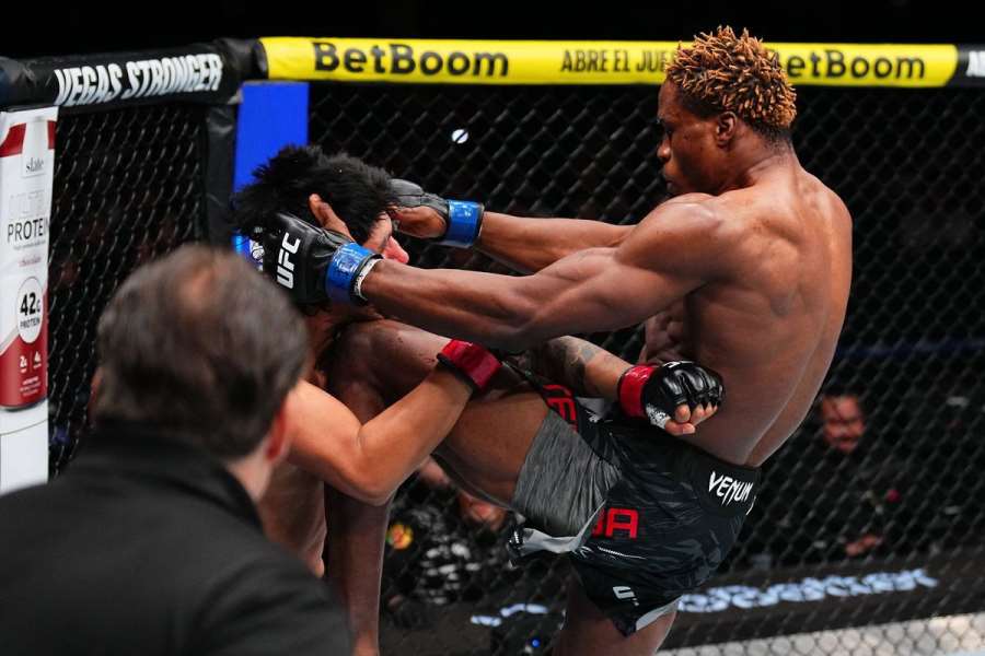 Smál se na soupeře a skončil na zemi. Novic v UFC trefil pekelné koleno