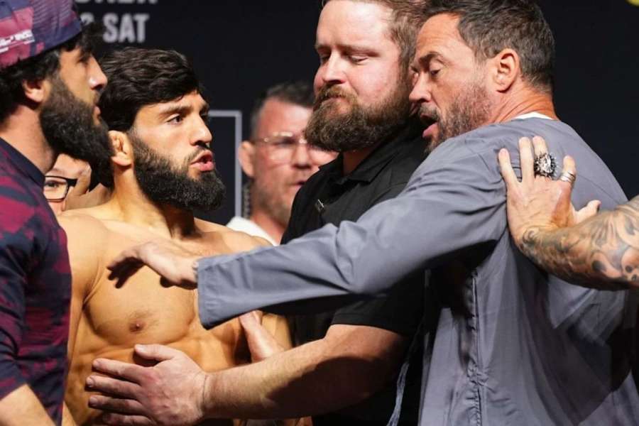 Nečekaná rána a na žíněnce vypukla divoká rvačka