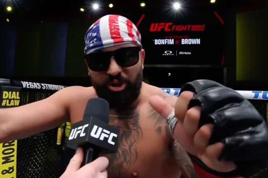 Bláznivý Hokit byl vyhozen z tiskové konference UFC, navážel se do Pereiry a Topurii
