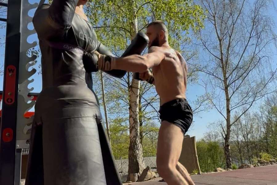 Knokautoval ho chlap s jednou nohou. Jen se přetvařuje, pálí Ankalaev do Procházky