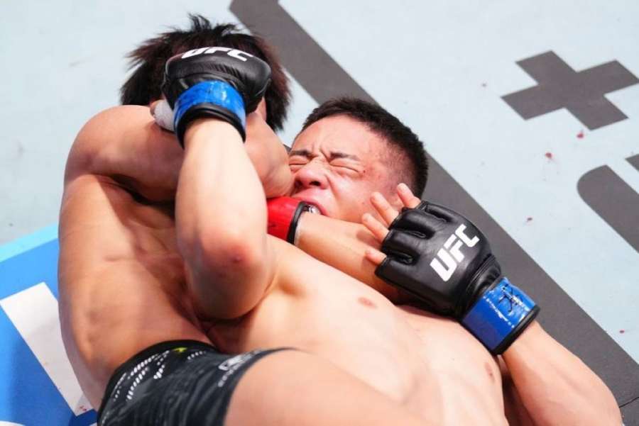 Čistá dominance. Mladík z UFC nedal neporaženému šanci