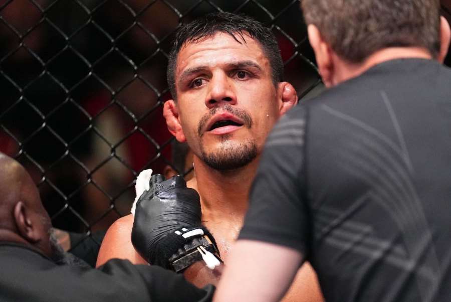 Rozhodčí nechyboval, můj soupeř zvítězil férově. Je to tvrďák, uznal brazilský fighter po porážce