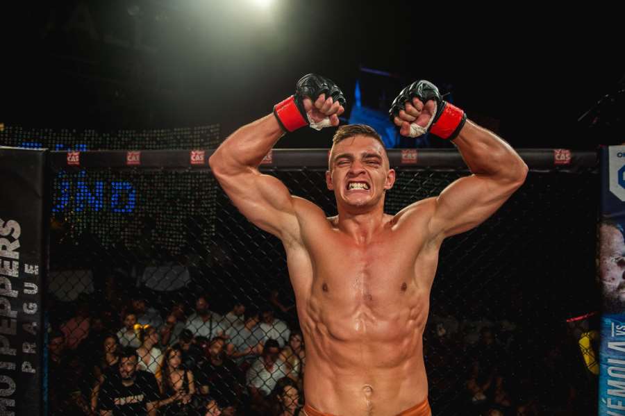 Český fighter řádil v Thajsku. Zničil domácího bijce a v pyramidě může bojovat o prestižní trofej