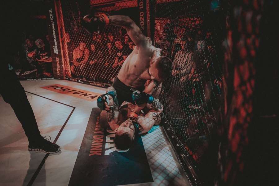 V Praze a bitvy v garáži? Ano. Můžete být metr od fighterů