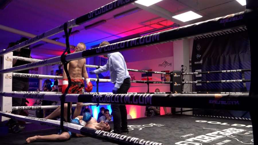 Pěsti, kopy a lokty v ringu! UPC Fight nabídl divoké zápasy i předčasné konce