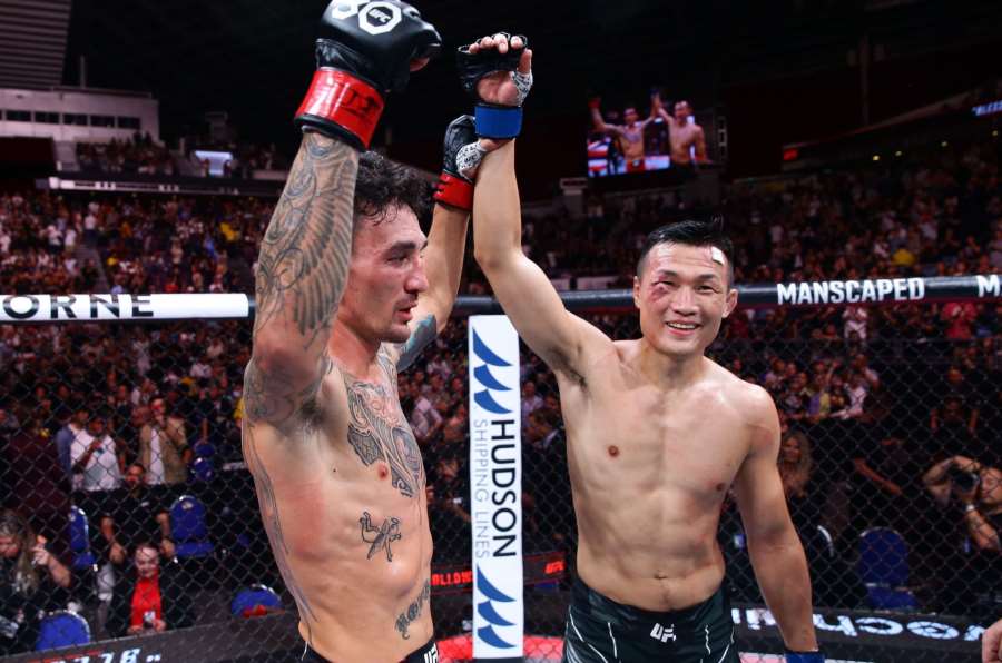 Epický konec na UFC v Singapuru. Úžasný, dojemný a historický odchod