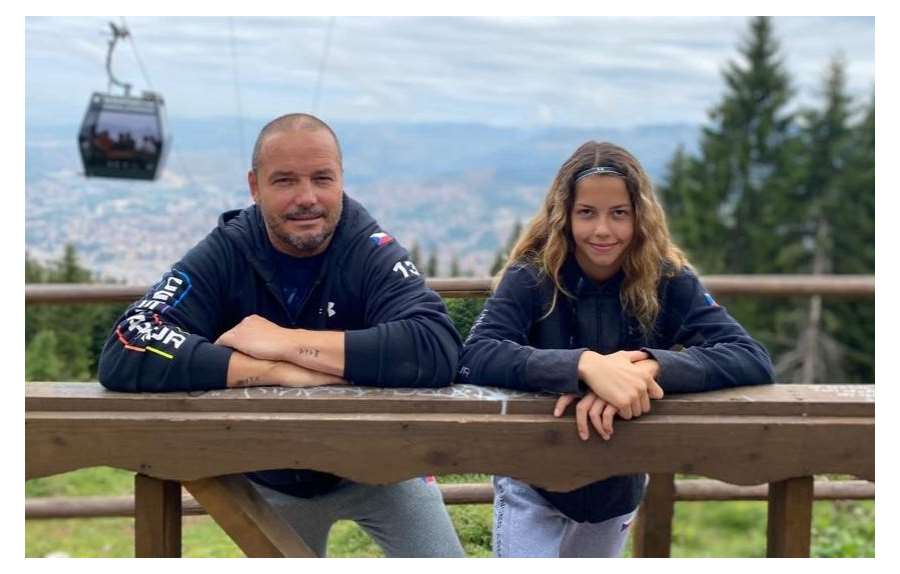 Září na ledě i v ringu, v neděli má patnáct let. Probije se český talent na dvě olympiády?