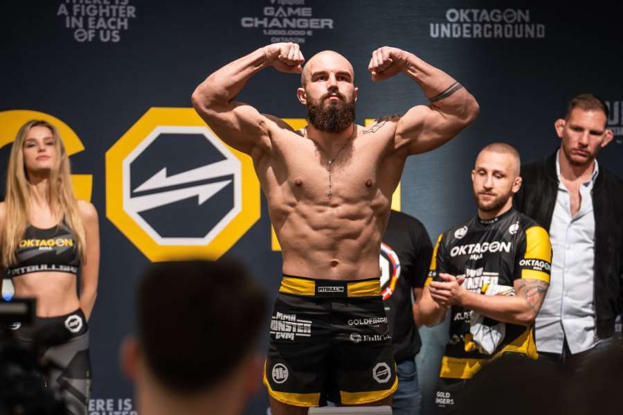 Ronaldovi dohlížel na ženu i děti, střežil klid hvězdného boxera. Večer se pobije v Oktagonu