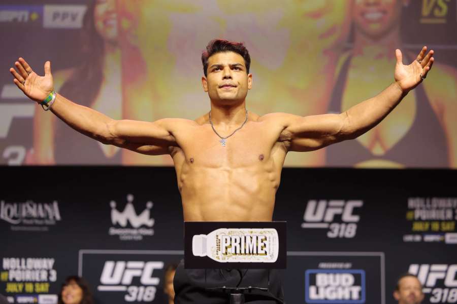Procházkův konkurent si stěžuje na UFC