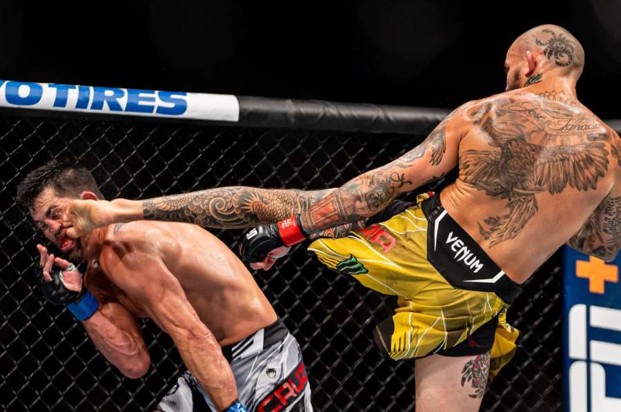 KO kopačka v MMA. Brutální konec v UFC