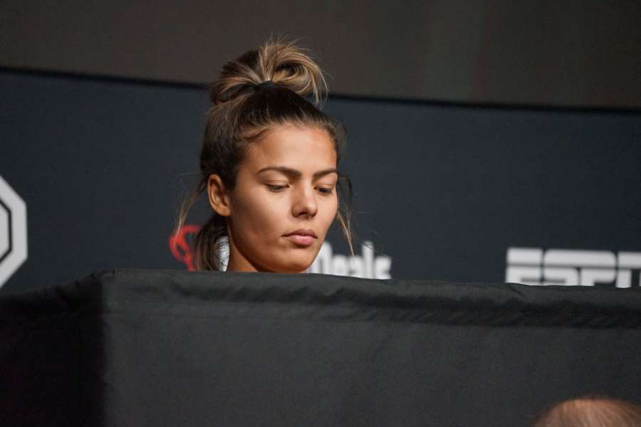 Brazilka z UFC slavila stylově. Tančila, vrtěla hýžděmi, což ocenili fanoušci i šampion
