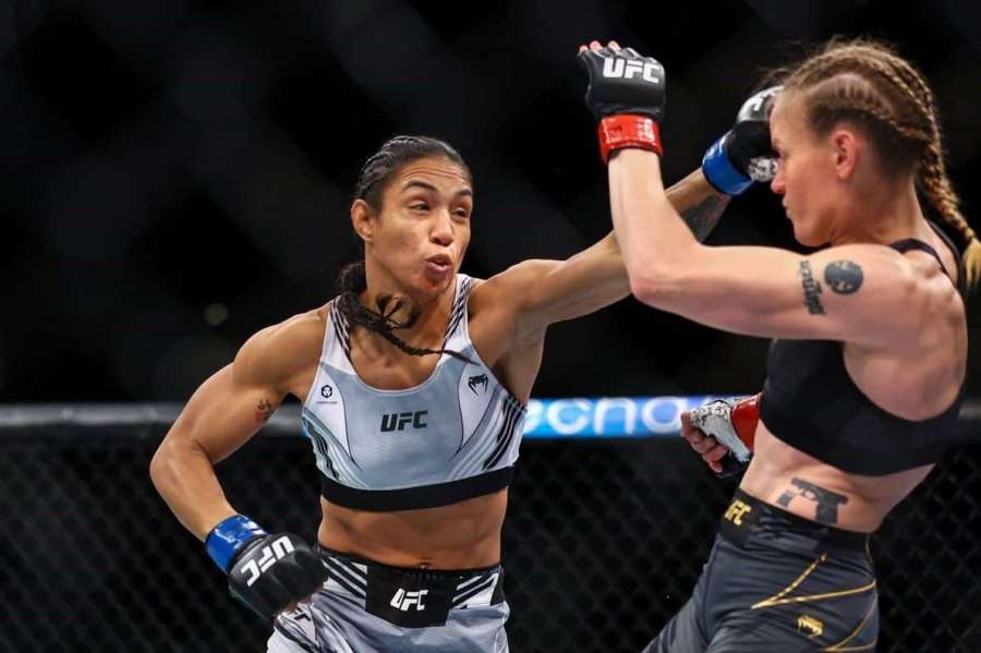 Loni měla titul na dosah, letos končí. Fanoušci se nestačí divit. UFC se rozloučilo s brazilskou válečnicí