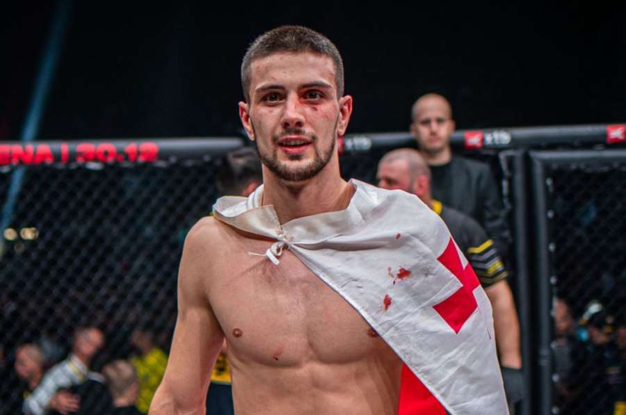 Skvělá zpráva. Šampion Oktagonu byl propuštěn na svobodu