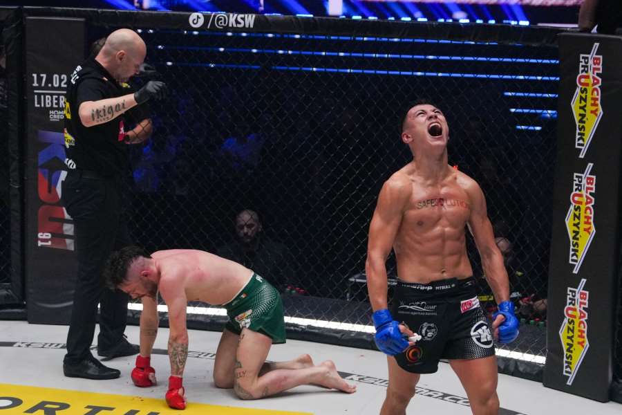 Tvrdý česko-polský start KSW v Třinci. Rozkopaná noha, Ir skončil na vozíku 