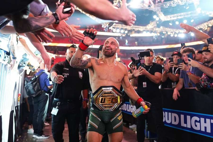 Nevídaný počin v UFC. Šampion přišel o zrak, přesto získal titul i rekord