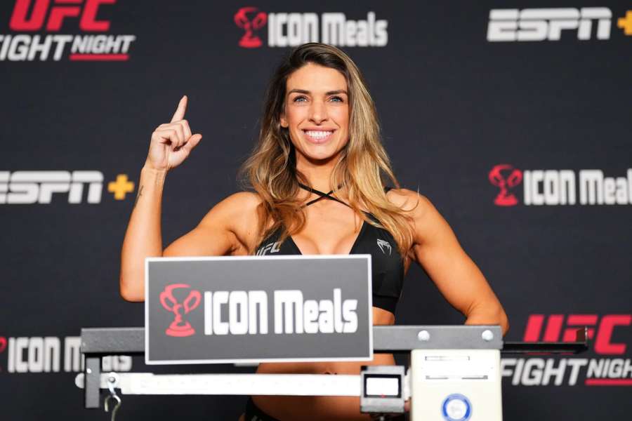 Překvapení pro krásku z UFC. Díky Instagramu zjistila, že bude bojovat o titul 