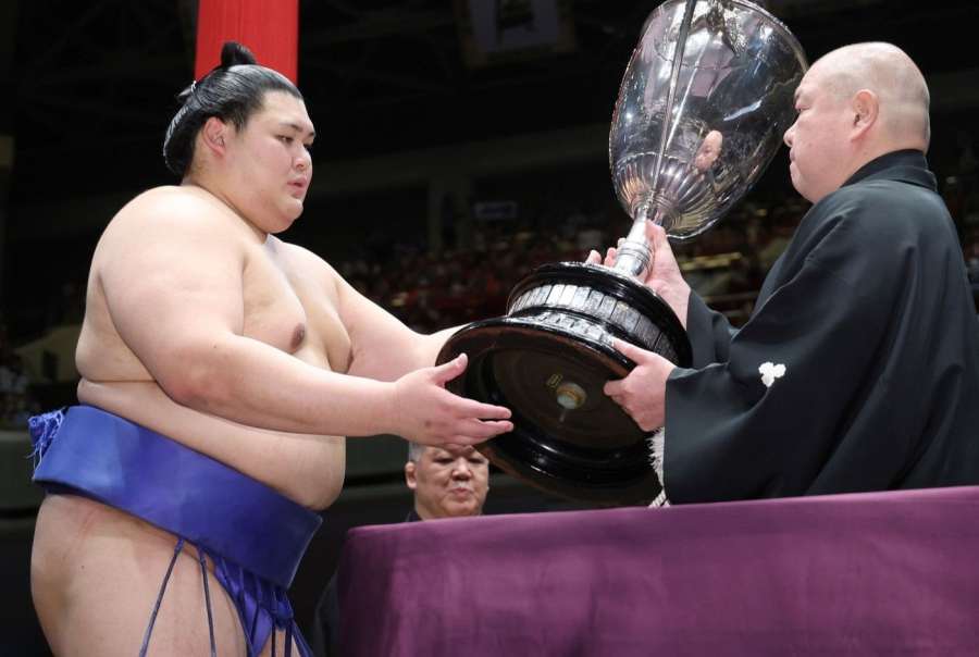 200kilový obr vrátil své zemi hrdost. Vstoupil mezi nesmrtelné legendy