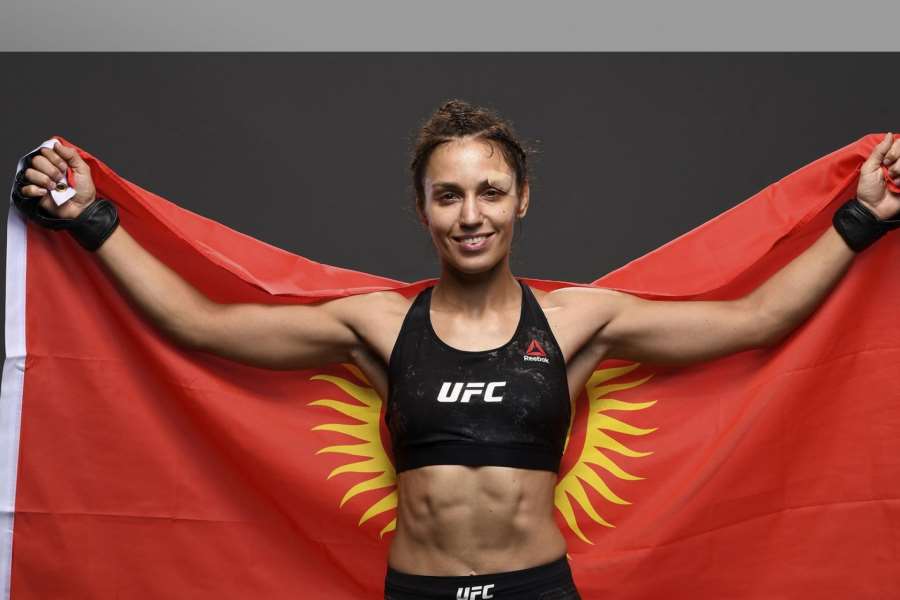 Bojovnice UFC si splnila sen. Je pilotkou. Teď ji čeká americká KGB