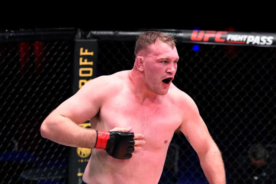 Surová a krvavá bitva těžkých vah v UFC. Řežba Hory a Zlého muže