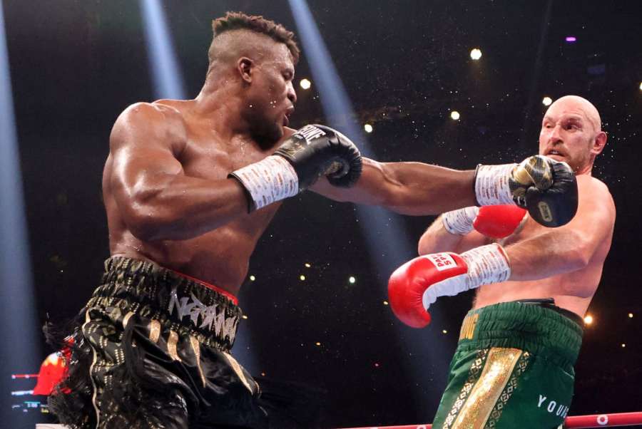 Ngannou kývl na senzačního soupeře. Vše ale zhatil Usyk