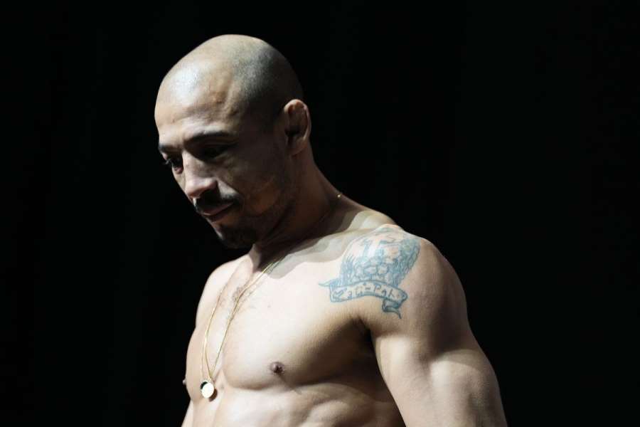 Zlodějna, běsnili fanoušci. Legenda UFC po prohře ukončila kariéru