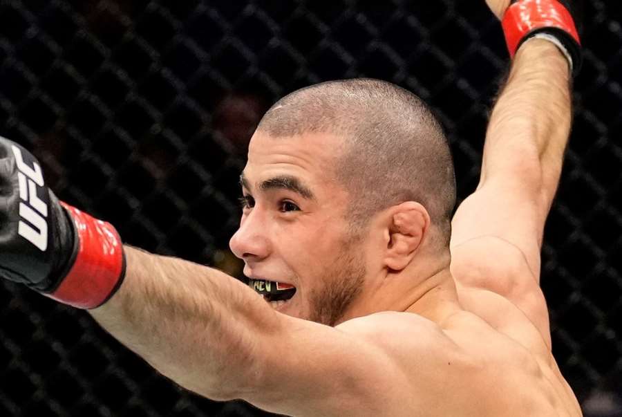 Uprchlík ze zničeného Dagestánu míří na vrchol UFC