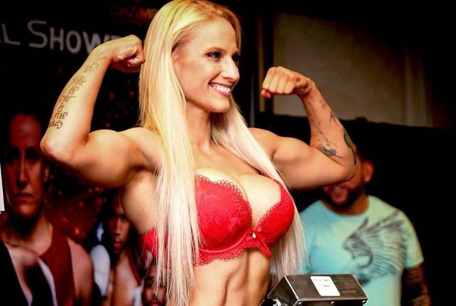 Ikonická podpora. Boxerská šampionka a hvězda filmů pro dospělé se spojily