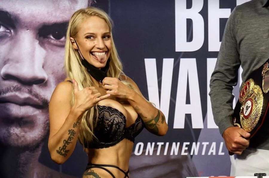 Dostávala jsem šílené peníze. Pravděpodobně víc než bojovníci, co chodili do ringu, přiznala bývalá ring girl