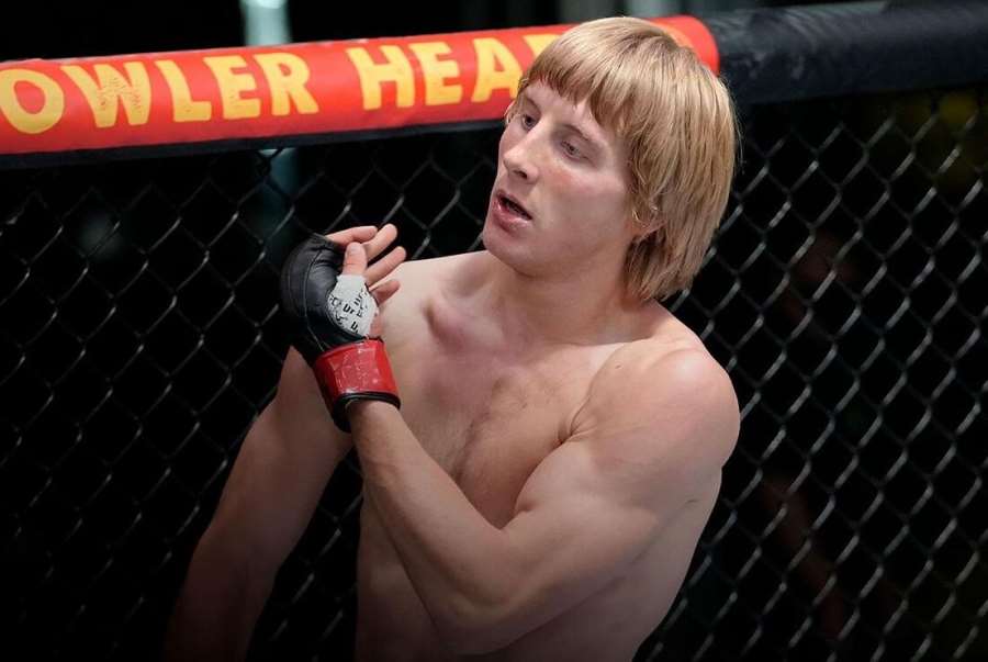 Dravec z Anglie se vysmál plánům Paula. Na zahradě jeho mámy se s ním v MMA klidně pobije