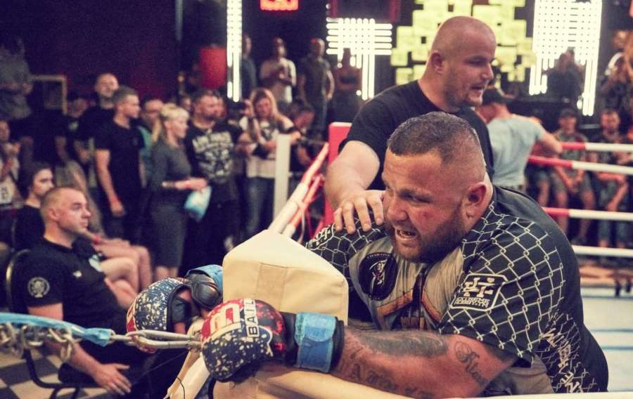 MMA premiéra v 41 letech? Vsadil jsem na granáty, směje se bojovník s pestrou minulostí