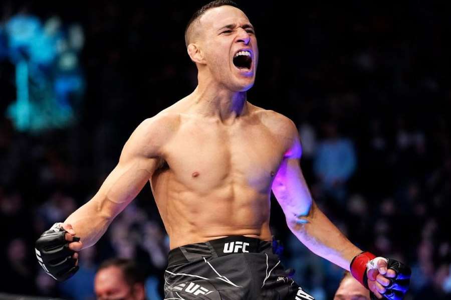 To byla demolice. Ranař z UFC trestal plavákem