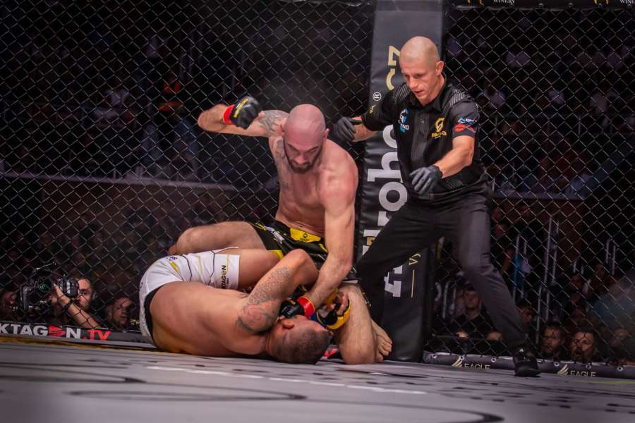 Hotovo, TKO po 49 sekundách. Vyděláno! Kolik je potřeba k profi MMA přípravě?