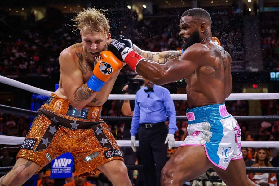 Kuriozní tetování je na světě. Bývalý šampion UFC ho má na prostředníčku 