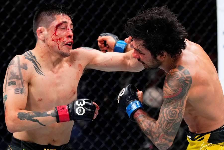 Král je mrtev, ať žije král. Po neskutečné přestřelce v UFC slaví Brazílie. Vyzyvatel ukončil éru Mexičanů