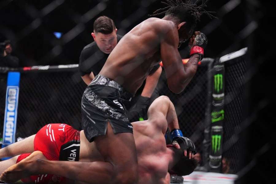 Zázračný obrat v UFC přišel 15 sekund před koncem prohrané bitvy