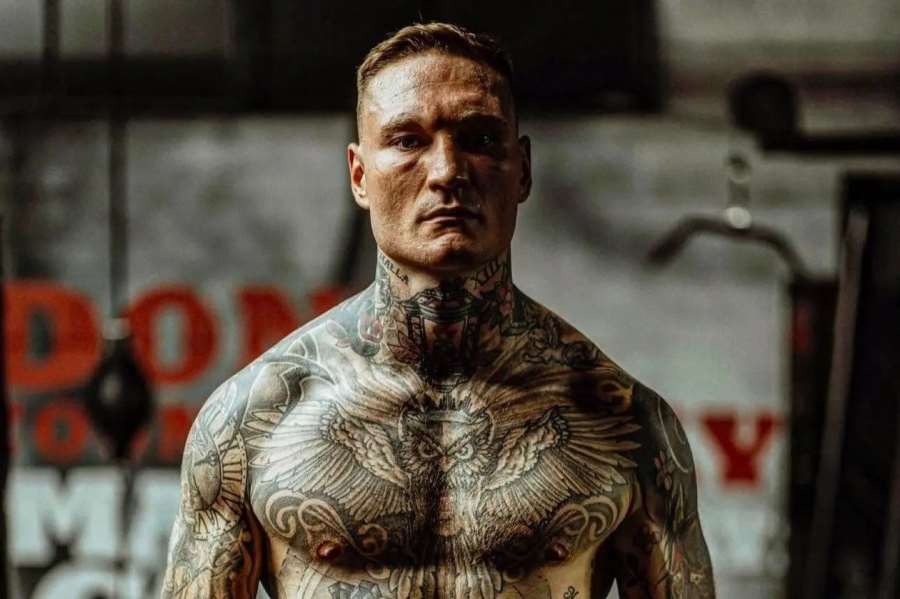 Životní šance v troskách. Před duelem o světový titul si Kanaďan utrhl biceps