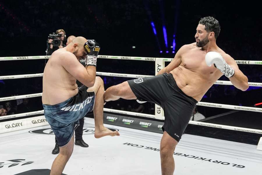 Jako kdyby mu rozštípli nohu sekerou. Kickboxer utrpěl děsivé zranění