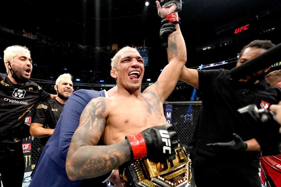 Schytal 56 ran do hlavy za pět minut. Jenže šampion UFC našel recept na velkou výhru