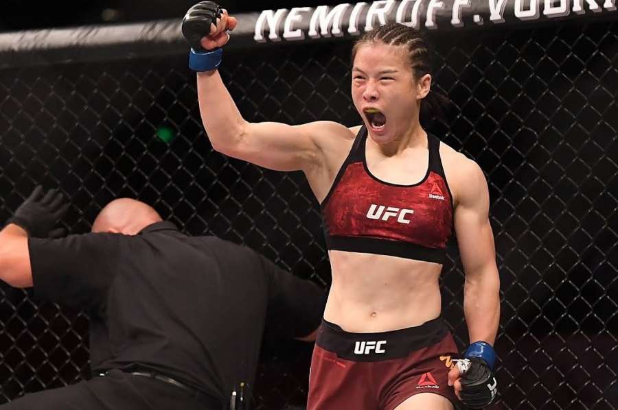 Každou noc snila o tomto okamžiku. Sen se naplnil, Číňanka slaví titul UFC v New Yorku